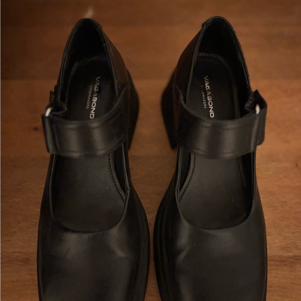 Chaussures Mary Jane à talons en cuir noir Vagabond Shoes Maker. 7.
